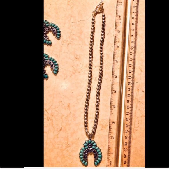 ❤️SOLD OUT❤️ ON REORDER    SQUASH BLOSSOM NECKLACE - Picture 2 of 5